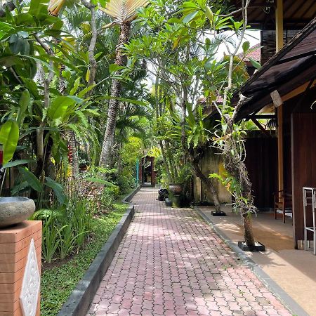 De Puspa Residence Seminyak Buitenkant foto