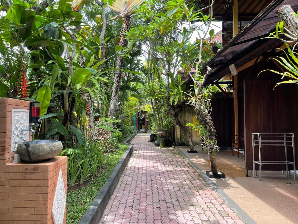 De Puspa Residence Seminyak Buitenkant foto
